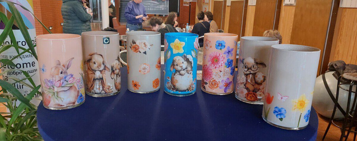 Paasvaas reverse decoupage – maart 2026